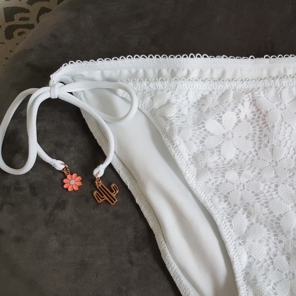 NW Victorias Secret Lace Floral Charms Ties Bikini - Picture 4 of 8